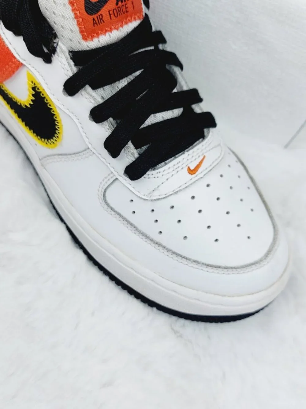Nike Boys' White Orange Flash Amarillo Black Air Force 1 LV8 Low Sneaker Size 4Y